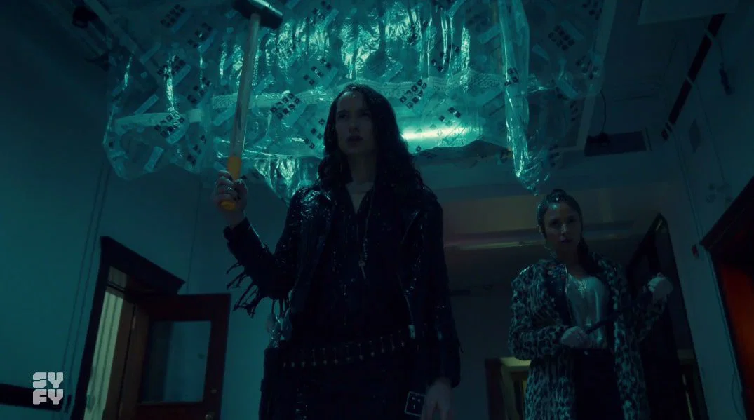 Wynonna y Waverly contra las arañas