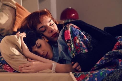 Flor y Jazmin cama