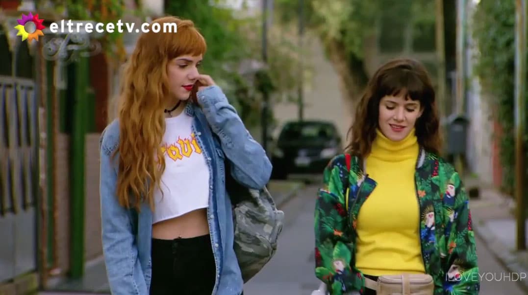 Jazmín y Flor caminando