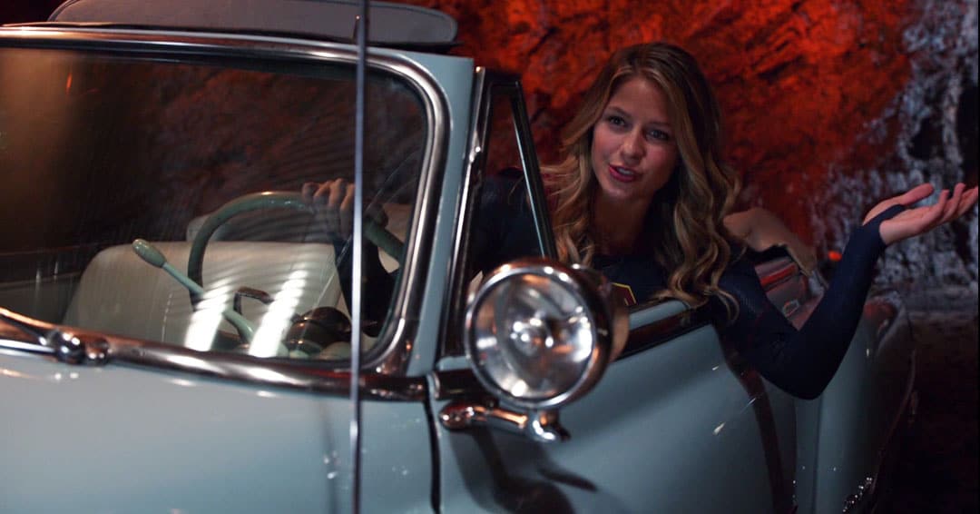 Supergirl en coche