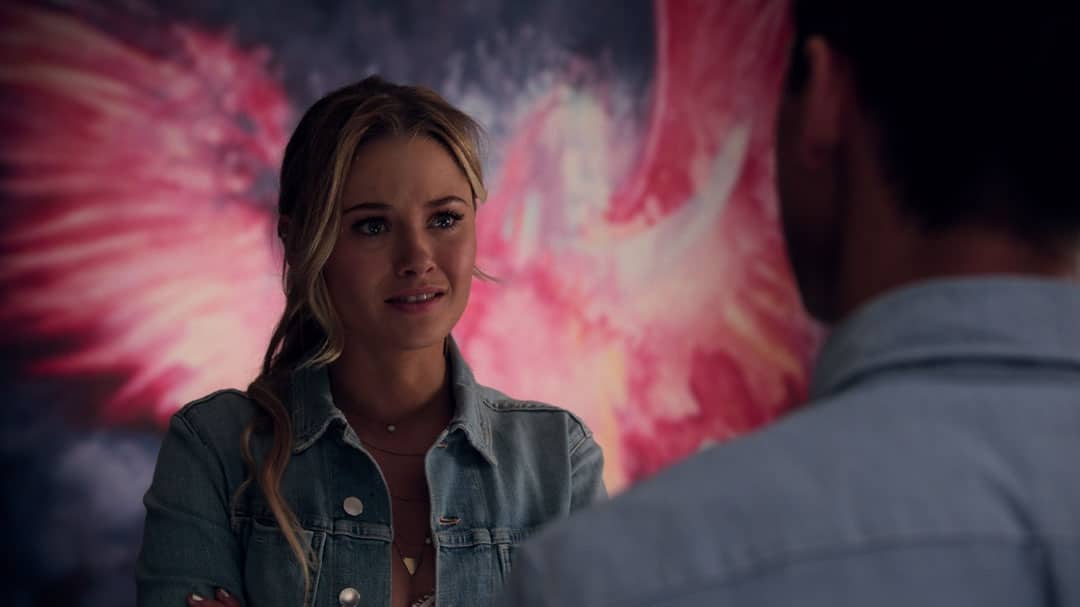 Karolina Dean investigando