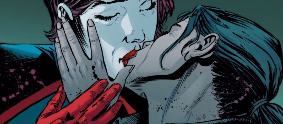 Renee Montoya y Batwoman besándose