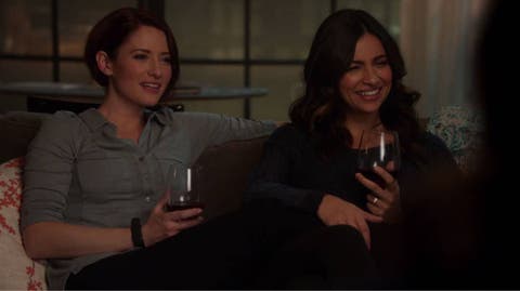 Alex y Maggie en el sill&oacute;n