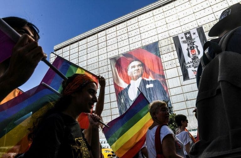 Turquía pretende ilegalizar a la comunidad LGBTQI