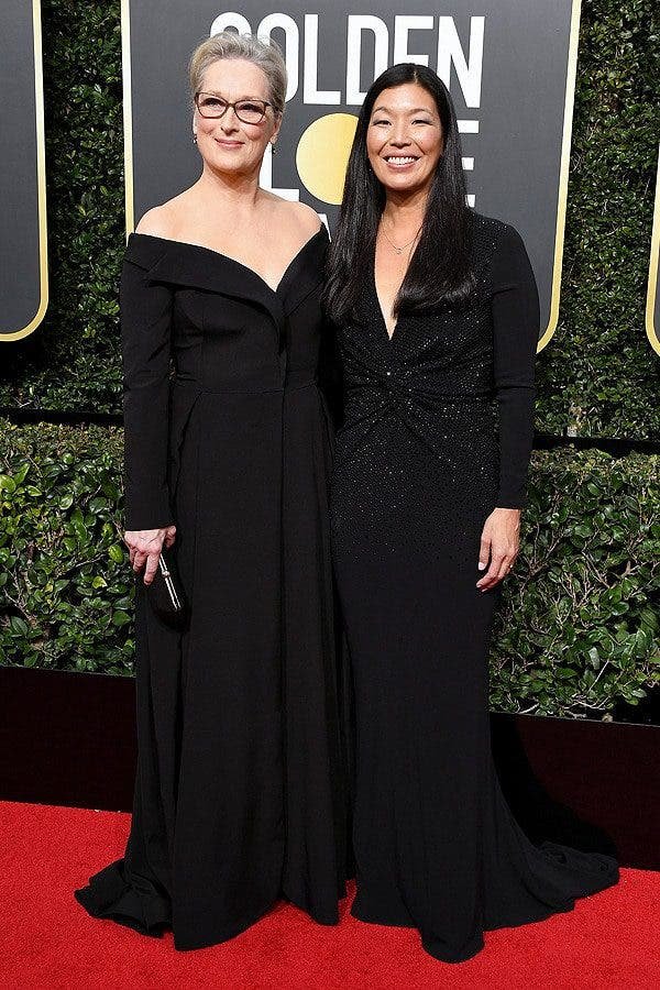 Meryl Streep y Ai-Jen Poo en los Globos de Oro