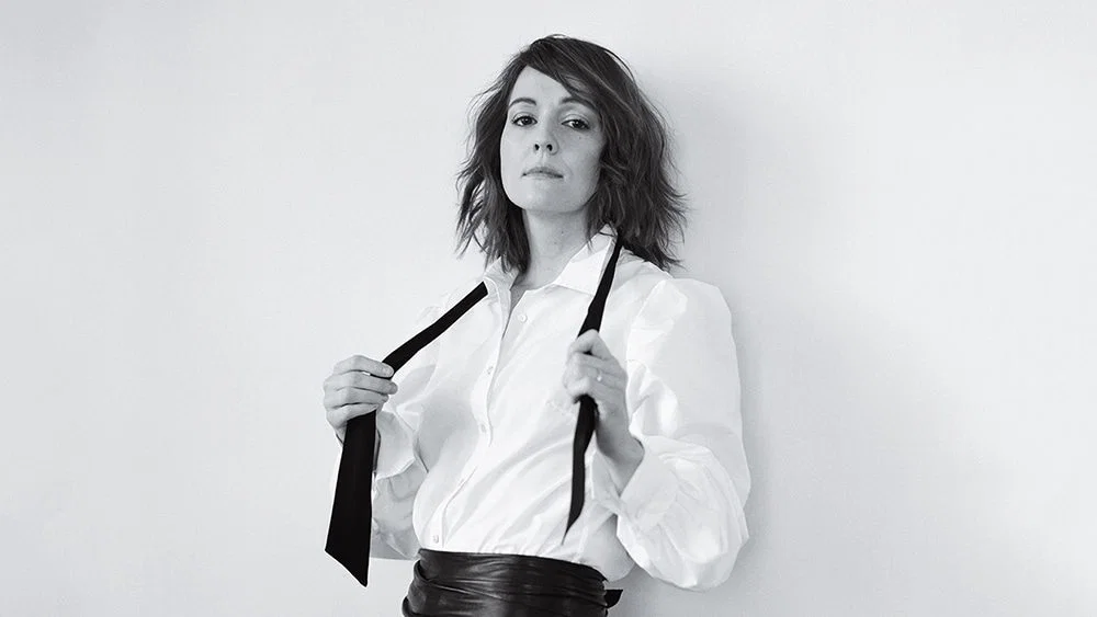 Brandi Carlile vestida de traje