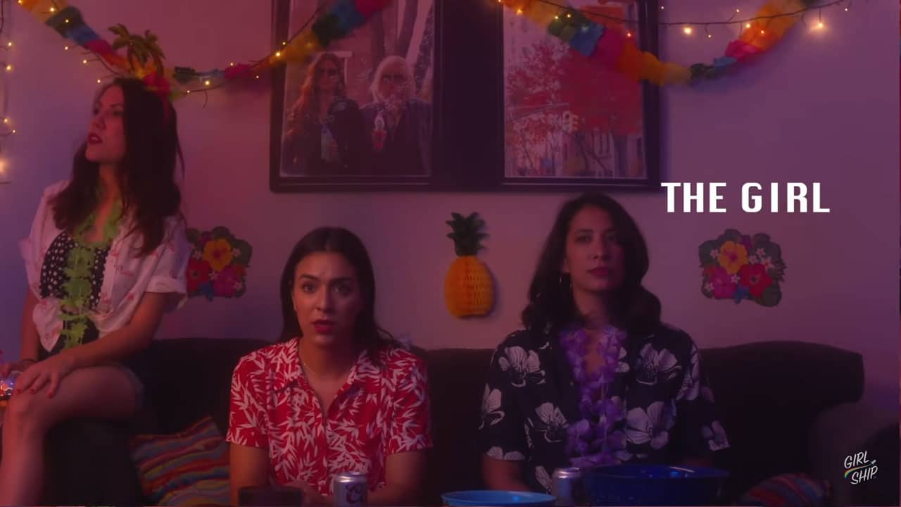 corto l&eacute;sbico Whale, Hello There