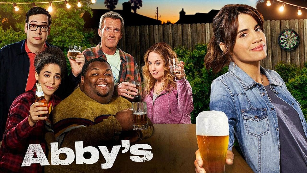 Abby’s es la nueva serie con protagonista latina y bisexual