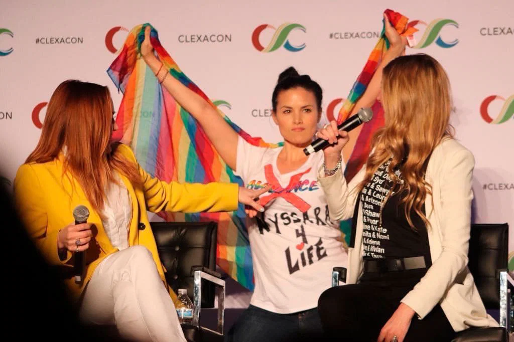 Katrina Law trolleando el panel de Avalance en la ClexaCon 2019