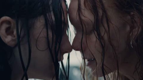 pareja l&eacute;sbica comercial