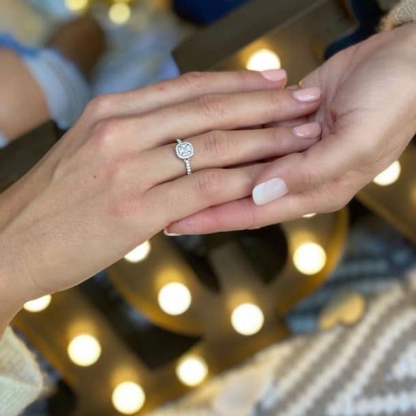 Montserrat Oliver y Yaya Kosikova anillo de compromiso
