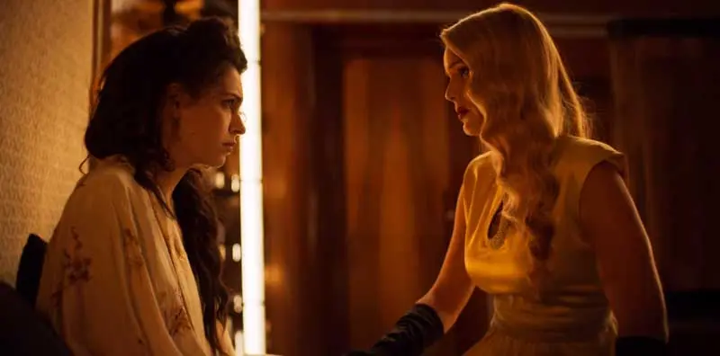 Casandra y Carolina en Alta Mar