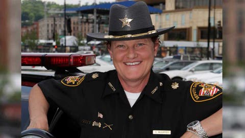 Pol&iacute;cia l&eacute;sbiana Charmaine McGuffey