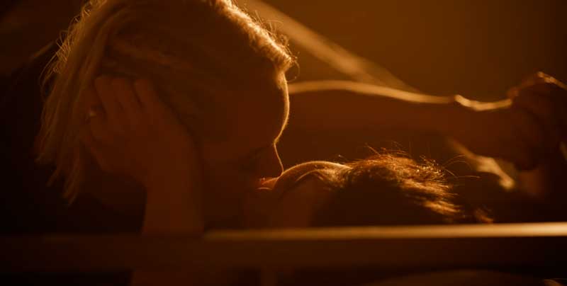 Scylla y Raelle en Motherland Fort Salem