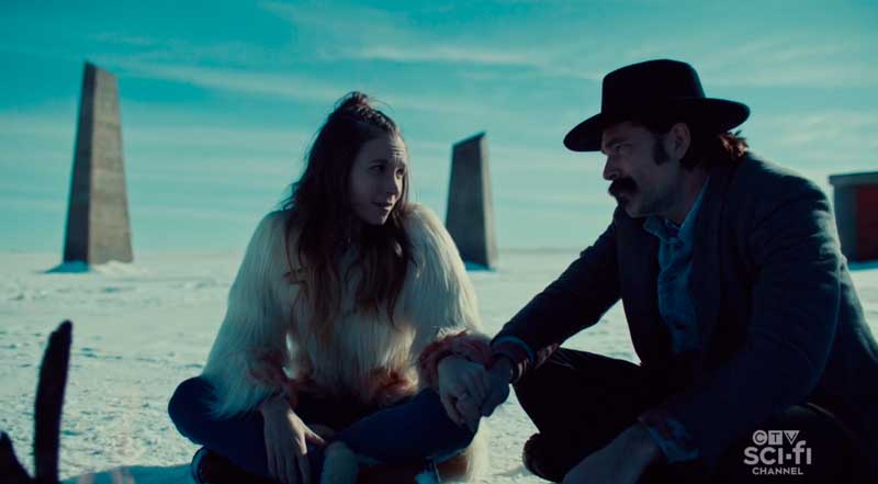 Waverly Earp y Doc platicando