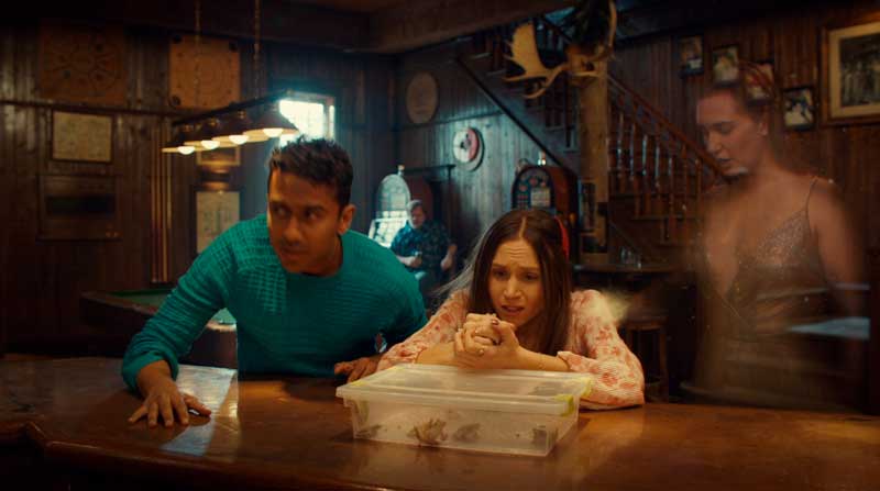 Waverly Earp besando ranas