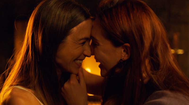 Waverly y Nicole sonriendo