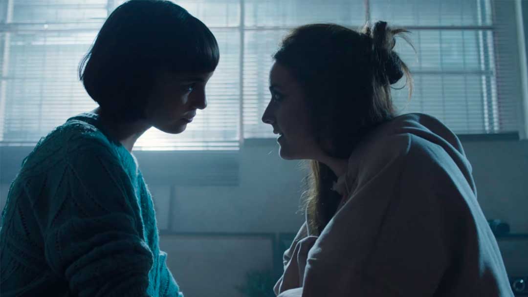 pareja l&eacute;sbica mir&aacute;ndose