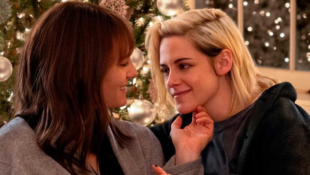 Happiest Season es la película lésbica que mereces ver estas navidades