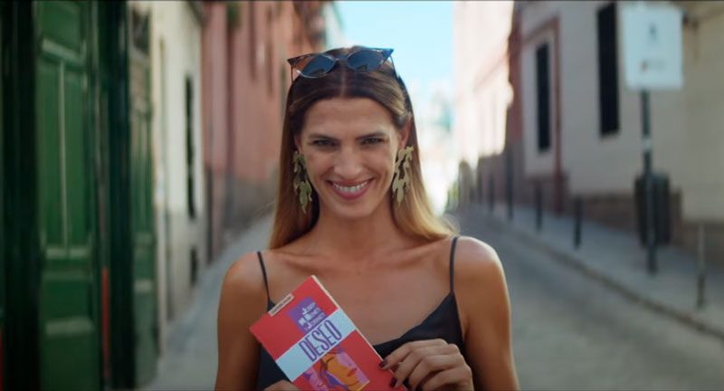 Laura Sánchez mirando a cámara