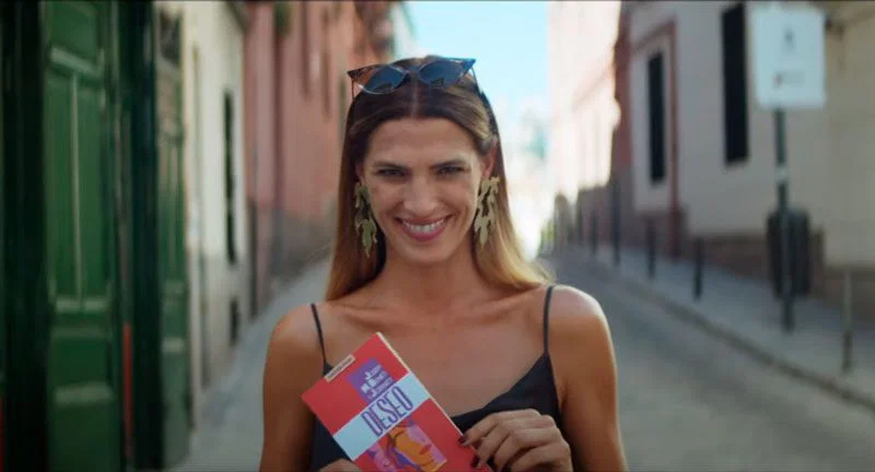 Laura Sánchez mirando a cámara