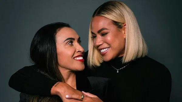 Marta Vieira da Silva y Toni Deion Pressley mirándose