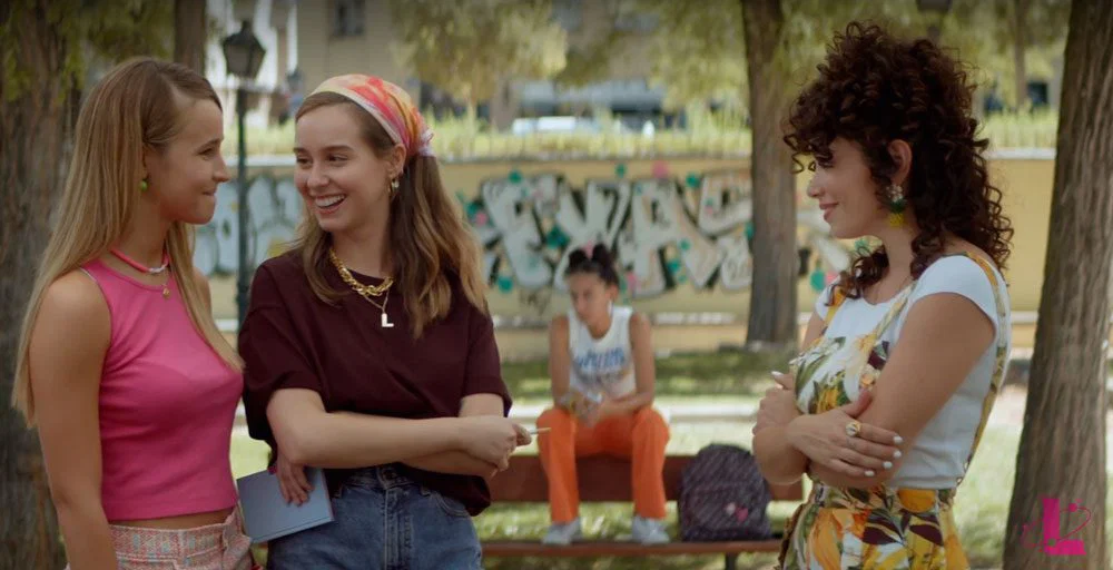 Luisita y Amelia platicando