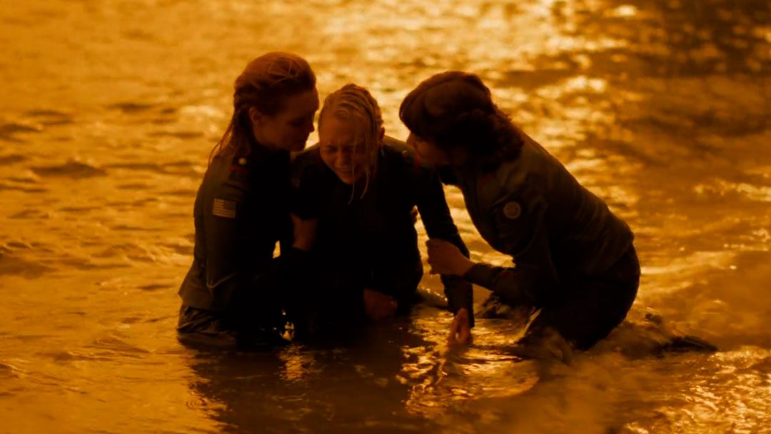 Tally, Raelle y Abigail en Motherland Fort Salem