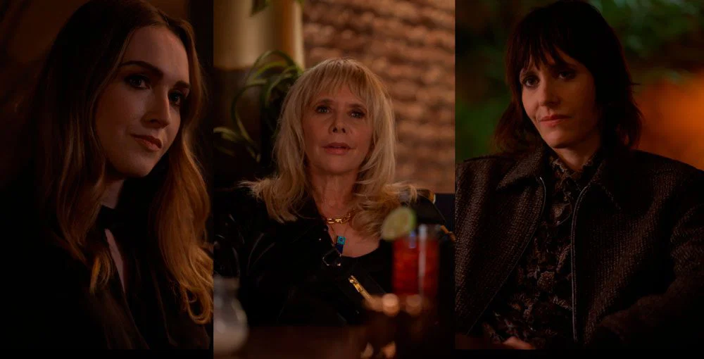 Tess, Cherie y Shane sentadas