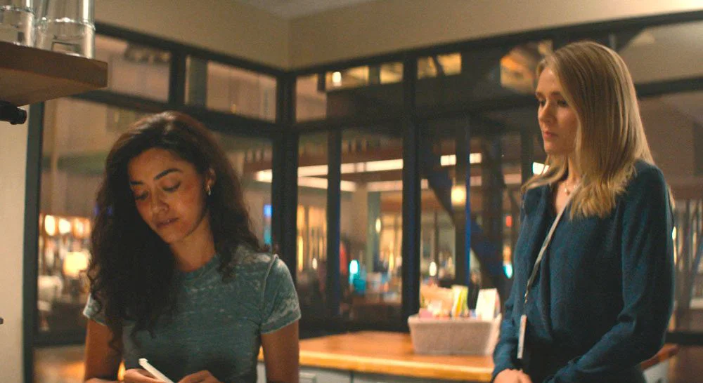 Kate disculpándose con Lucy