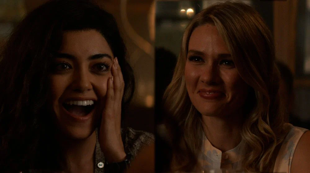 Lucy y Kate en el restaurante en NCIS Hawaii