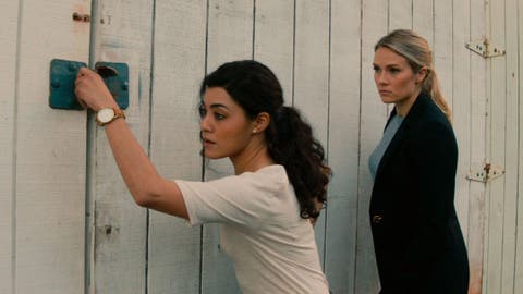 Lucy y Kate listas para la acci&oacute;n