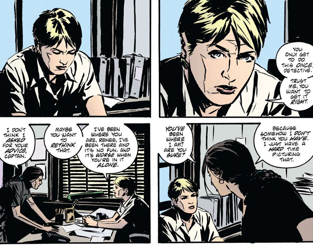 Renee Montoya discutiendo con Maggie Sawyer
