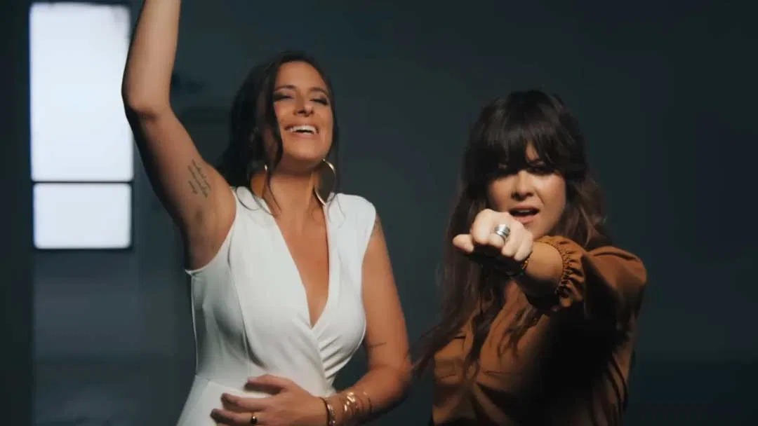 María Peláe y Vanesa Martín cantando Historia de Vida