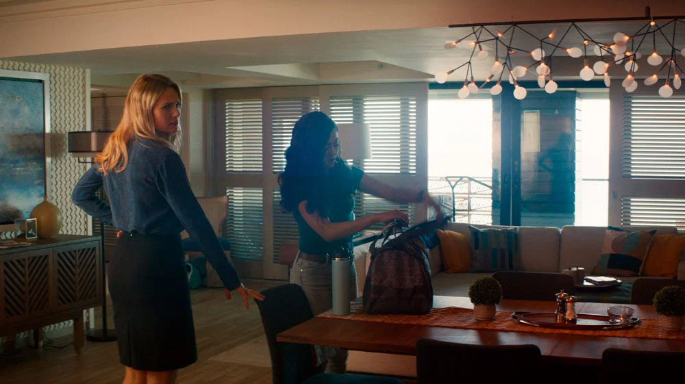 Kate ayudado a Lucy a encontrar sus cosas