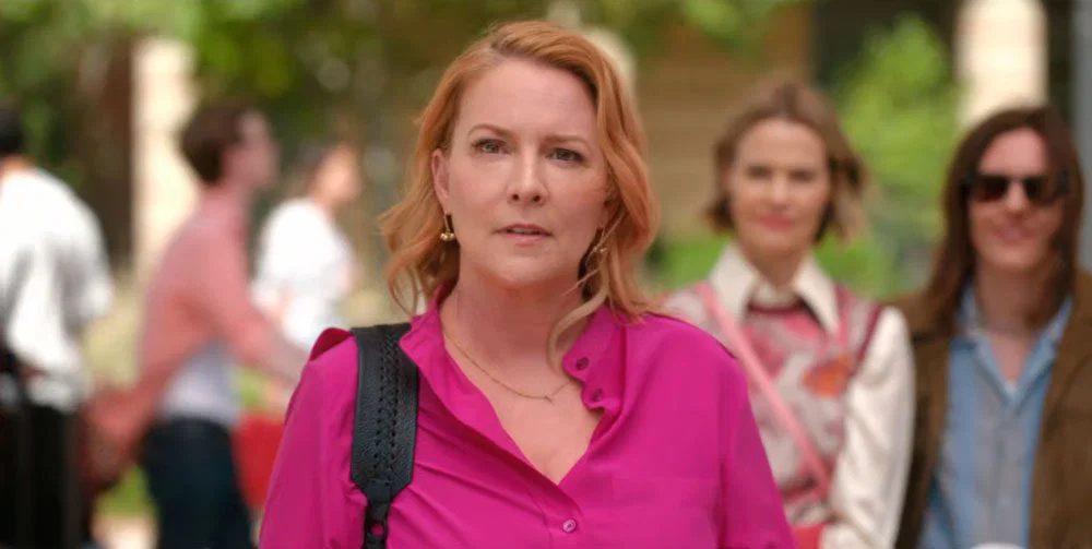 Tina mirando a Bette