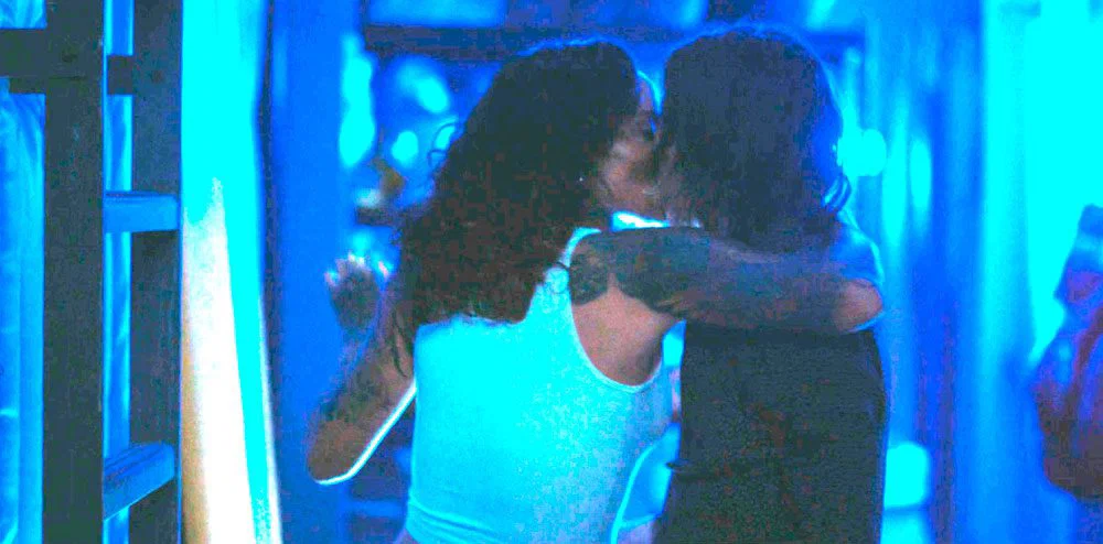 Ivy y Shane besándose en The l Word Generation Q