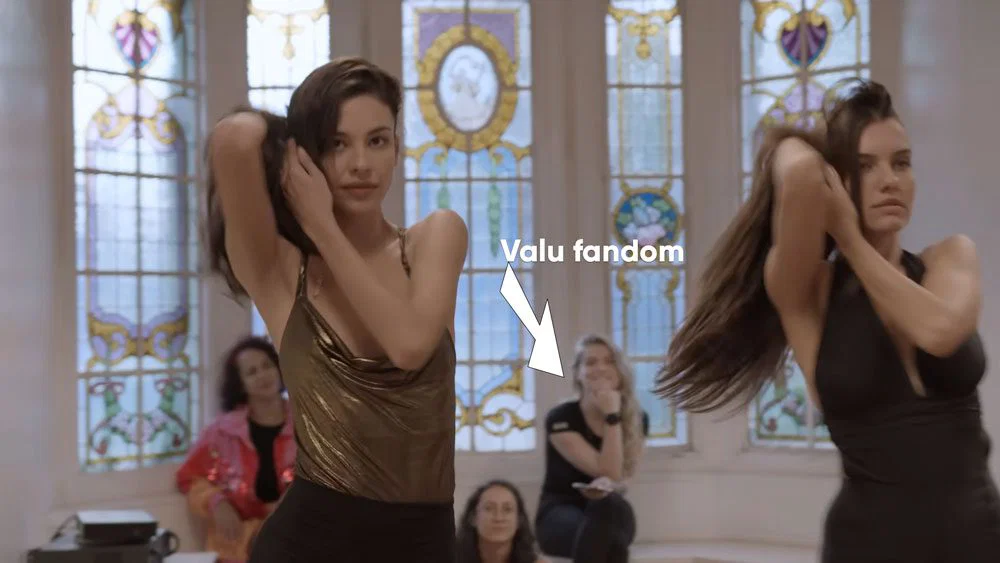 Valentina y Luiza bailando