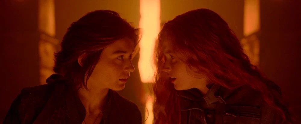 Elora y Kit decidiendo qué hacer