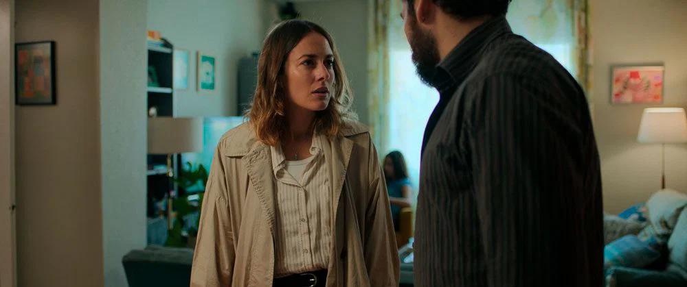 Irene enterándose de que Desi vive con otra