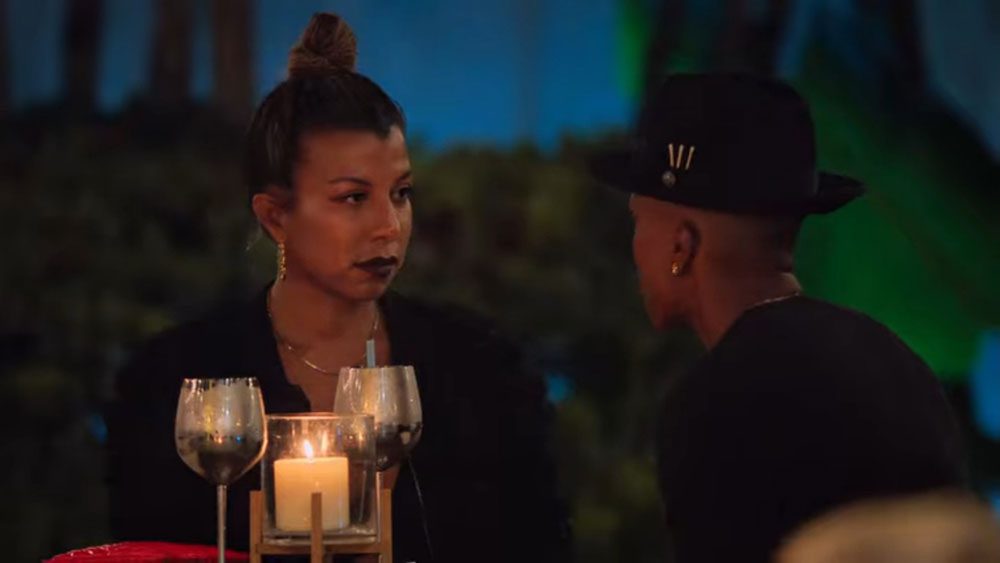 Yoly y Mal hablando sobre sus respectivas citas