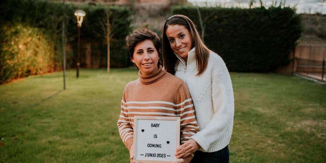 Carla Suárez y Olga García le dan la bienvenida a sus dos gemelas