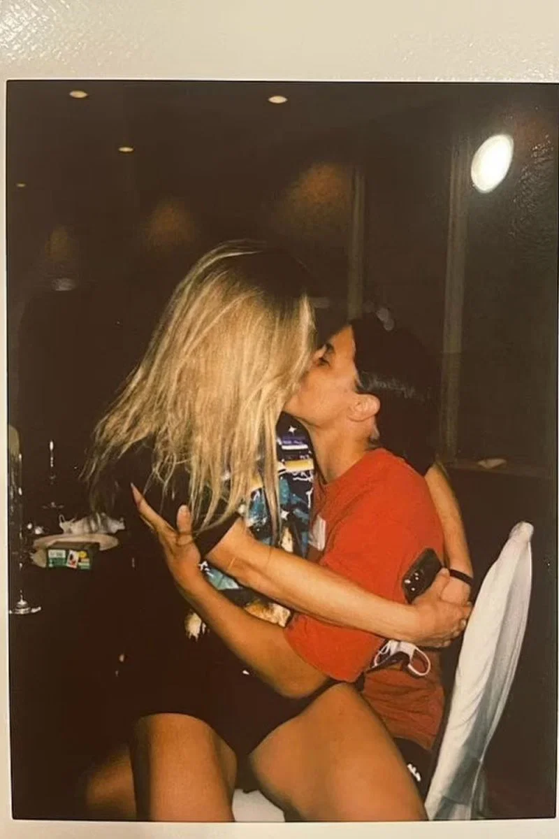 Kristin Mewis y Sam Kerr besándose