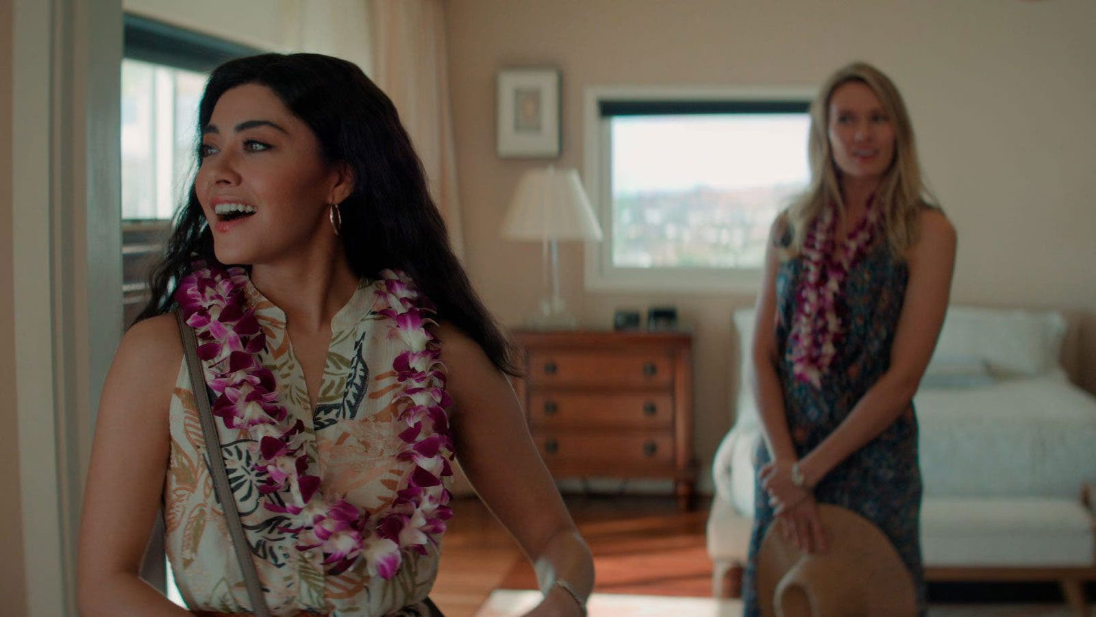 Kate y Lucy en su habitación de hotel