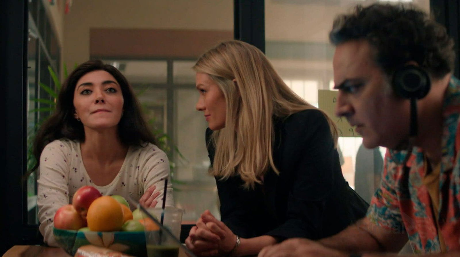 Lucy aburrida y Kate a punto de matarla