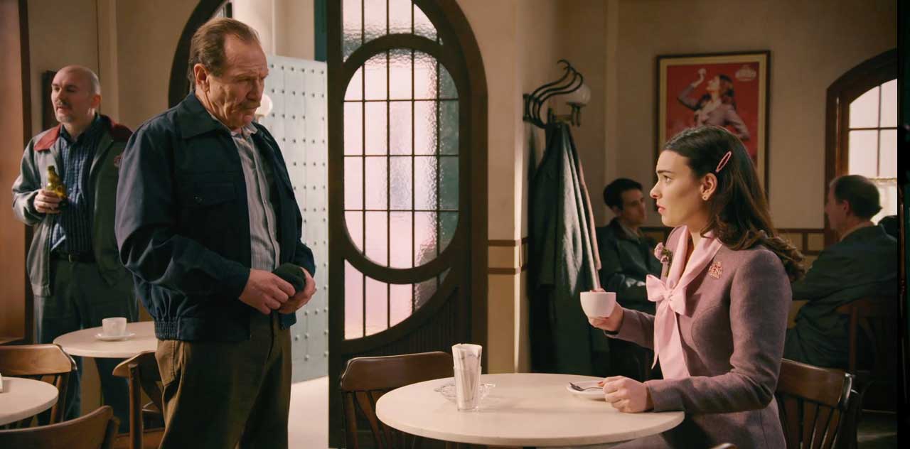 Fina hablando con Isidro