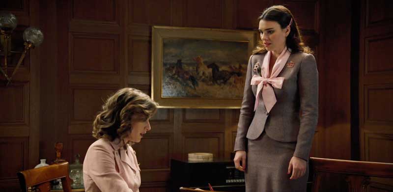 Fina visitando a Marta en el despacho