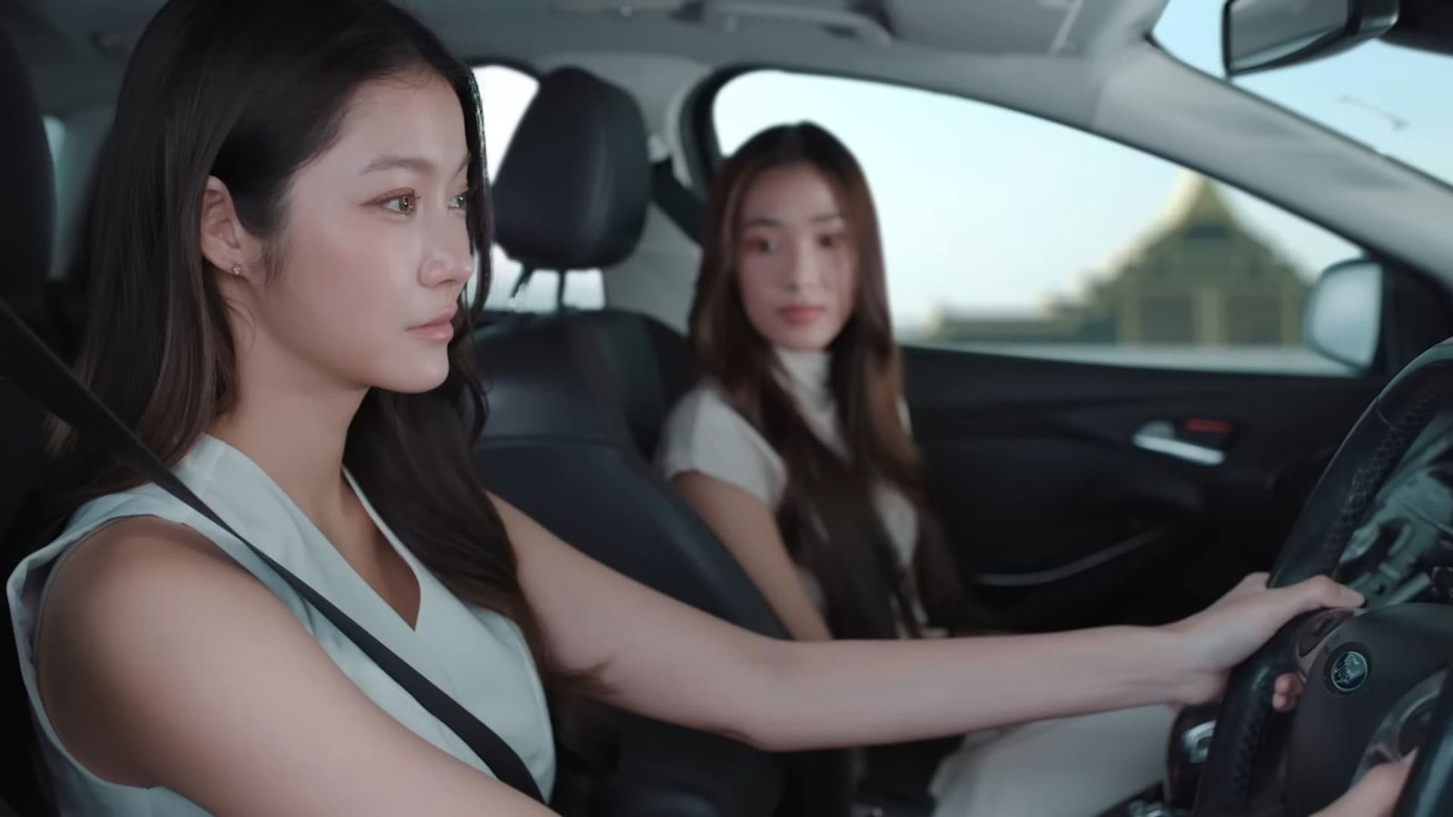 Oboom secuestra a May