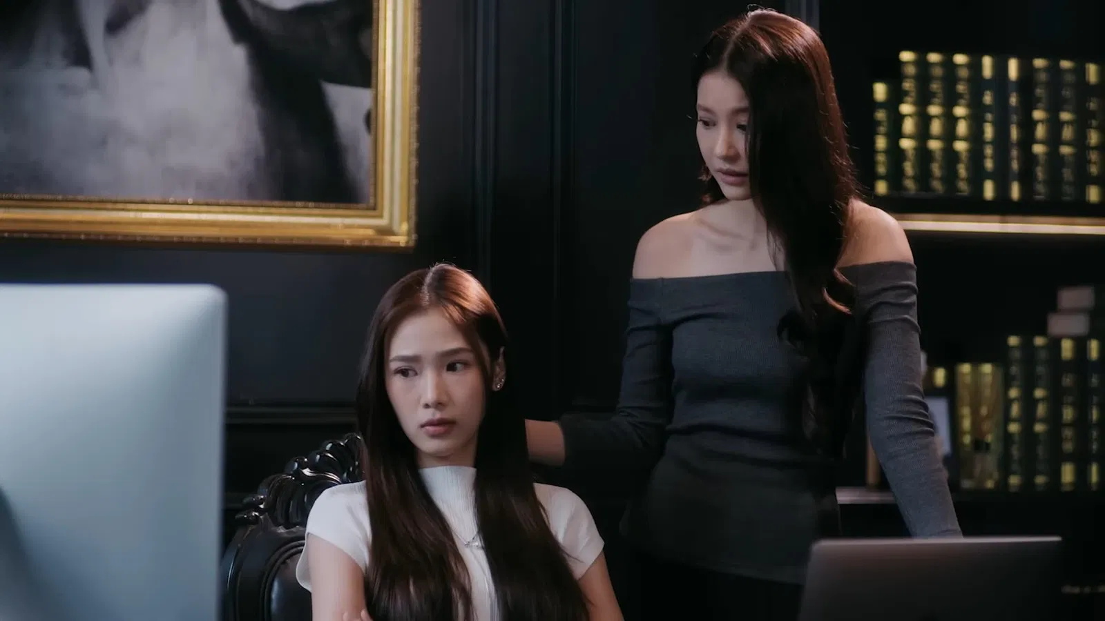 Oboom y May son chantajeadas