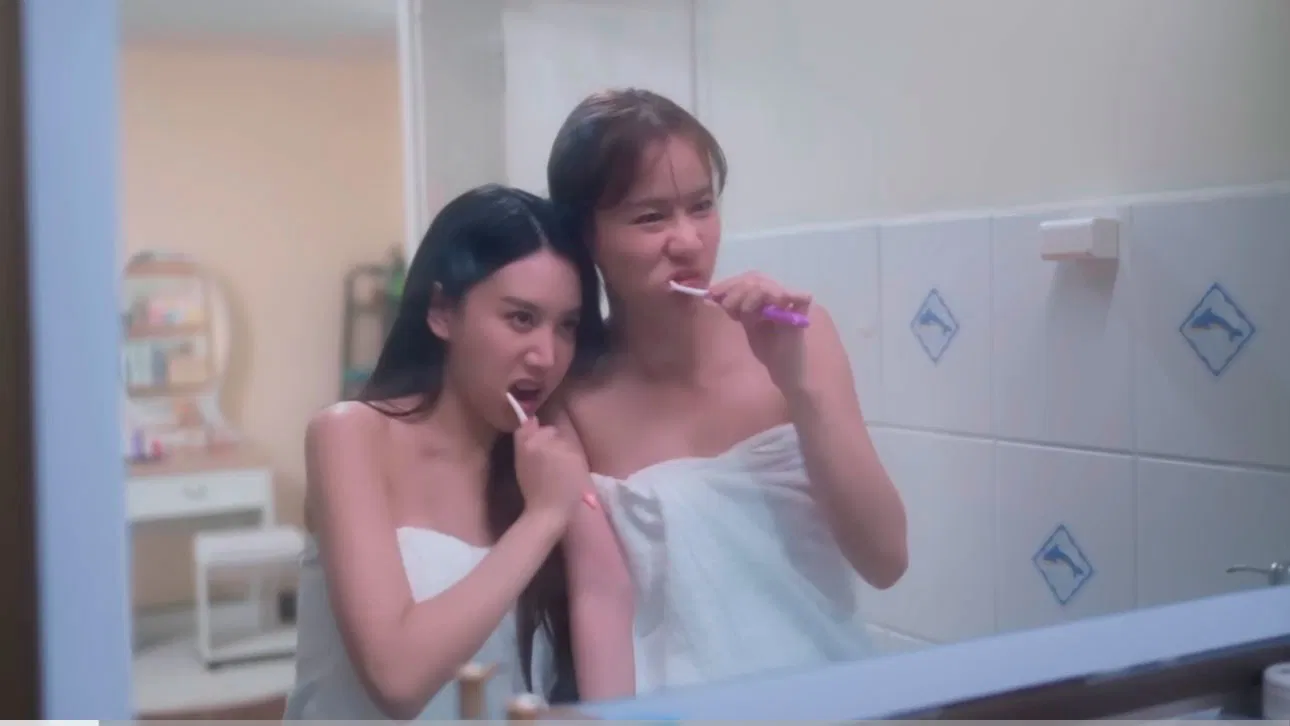 Your Apple Girls Love